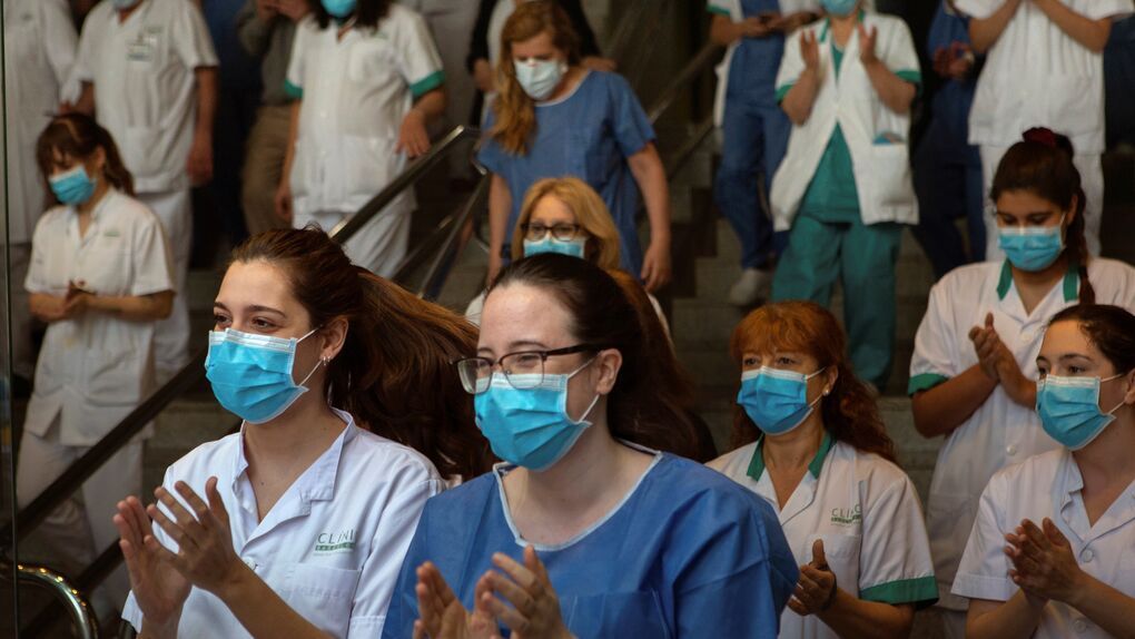 Medicos sanitario Hospital Clinic Barcelona 1346875333 14913716 1020x574 - PRENSA