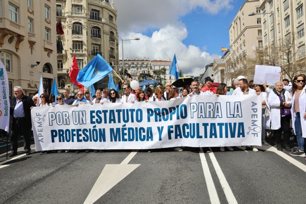 MUD participa en la multitudinaria manifestación por el Estatuto del Médico MANIFA 5A APEMYF 1024x683 - MUD participa en la multitudinaria manifestación por el Estatuto del Médico