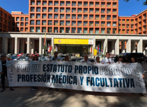 APEMYF FRENTE A SANIDAD OK 300x220 - APEMYF se reunir&aacute; con Sanidad el 22-D para defender un estatuto propio tras la ruptura con los sindicatos m&eacute;dicos