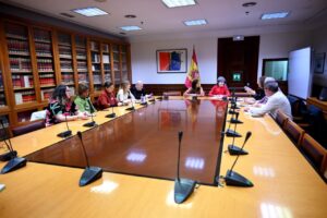 REUNION PODEMOS 300x200 - MUD se re&uacute;ne con Podemos en plena huelga para hablar del Estatuto del M&eacute;dico