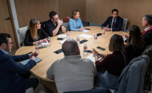 REUNION VOX APEMYF 300x185 - VOX reitera su apoyo al Estatuto del M&eacute;dico en la reuni&oacute;n con APEMYF